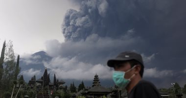 شركات طيران تلغى رحلاتها من مطار بالى بإندونيسيا بسبب الرماد البركانى
