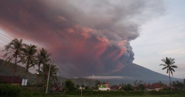 السلطات الإندونيسية تدعو 100 ألف شخص إلى إخلاء منطقة بركان بالى