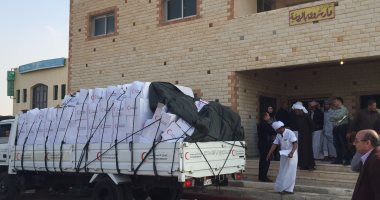 فيديو.. وصول أول قوافل مساعدات الهلال الأحمر المصرى لقرية الروضة بشمال سيناء