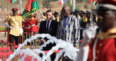 صور..رئيس فرنسا لطلاب جامعة واجادوجو: "أنا من جيل لم يعرف أفريقيا كمستعمرة"