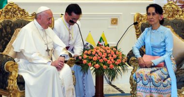 صور.. بابا الفاتيكان يلتقى زعيمة ميانمار أونج سان سوتشى لبحث أزمة الروهينجا