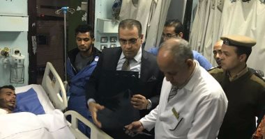 رئيس جامعة المنصورة يزور الطالب المصاب فى أحداث مسجد الروضة بمستشفى الطوارئ