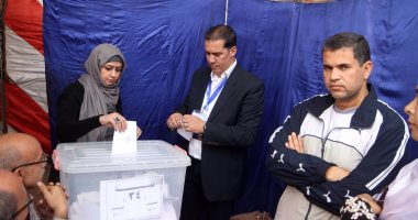 عمر الأيوبى يدلى بصوته فى انتخابات الترسانة "صور"