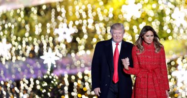 صور.. ترامب وزوجته يحتفلان بإضاءة شجرة عيد الميلاد فى واشنطن