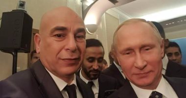 حسام حسن يلتقط سيلفى مع الرئيس الروسى بوتين
