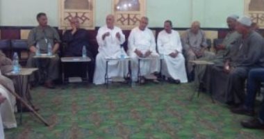 جلسة عرفية للصلح بين عائلتين بسبب مقتل شخصين بكفر الشيخ