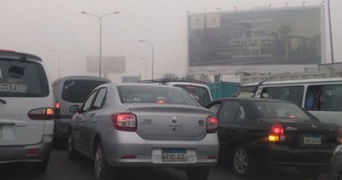 المرور تجرى عمليات تفويج للسيارات على طريقى الإسكندرية الصحراوى والعلمين