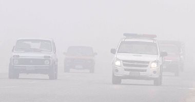 المرور: عمليات تفويج للسيارات بطريق إسكندرية الصحراوى بسبب ظهور الشبورة