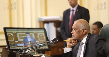 رئيس البرلمان يأمر بالتشويش على تليفونات النواب أثناء الجلسة العامة (صور)