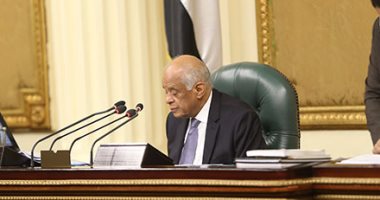 البرلمان يوافق على تعديل نظام نائب الوزير وقوفا.. وعبد العال: شوية رياضة