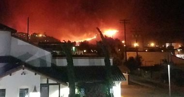 صور.. حرائق هائلة تهدد مئات المنازل فى كاليفورنيا