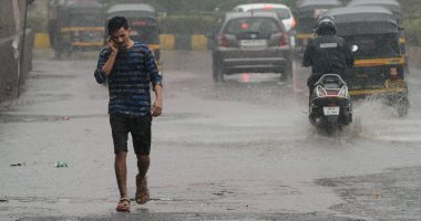 أمطار غزيرة تغرق الهند بسبب إعصار أوكهى (صور)
