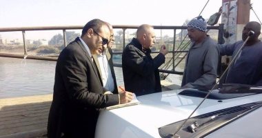 رئيس مدينة أبوقرقاص بالمنيا يتفقد إحدى المعديات ويجازى موظفين بسبب للغياب