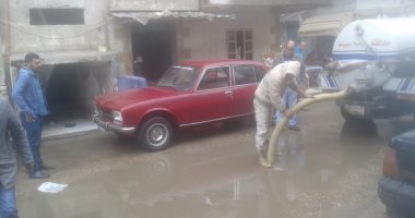 الوحدة المحلية بدمياط تسيير سيارات نزح مياه الأمطار من الشوارع والمدارس