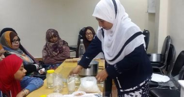 سيدات أسوان يشاركن في  ورش تصنيع "حلوي المولد"  بقصور الثقافة