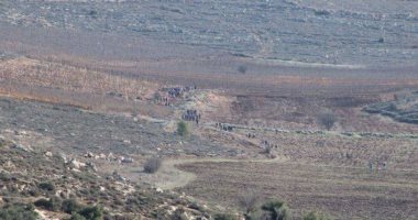 مستوطنون إسرائيليون يهاجمون مركبات المواطنين شمال غرب نابلس