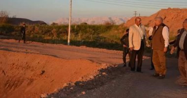 محافظ الوادي الجديد يتفقد مشروع المزرعة السمكية بالداخلة 