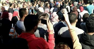 صور .. المظاهرات تشتعل فى جامعة الإسكندرية رفضًا لقرار ترامب