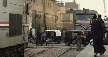 وفاة شخص فى تصادم قطار بتوك توك اقتحم مزلقان بخط القاهرة - أسوان 