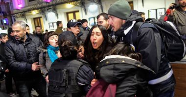 صور.. الشرطة التركية تعتقل المتظاهرين ضد قرار ترامب بشأن القدس