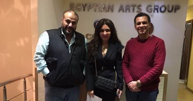 صور.. دينا تنضم لكتيبة "الأب الروحى 2" مع "مجموعة فنون مصر" 
