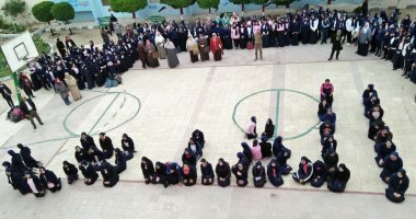 صور.. طالبات مدرسة العجمى الثانوية بنات يكتبن كلمة القدس بأجسادهن