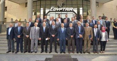 رئيس مصر للطيران يكرم فريق عمل صفقة الطائرات الجديدة