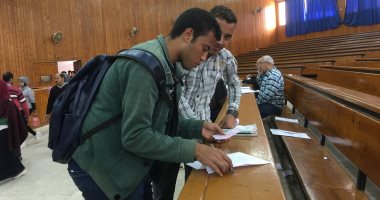صور ..توافد الطلاب علي انتخابات الاتحادات الطلابية بجامعة أسيوط 