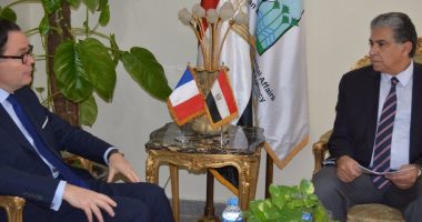 وزير البيئة يلتقى السفير الفرنسى بالقاهرة 