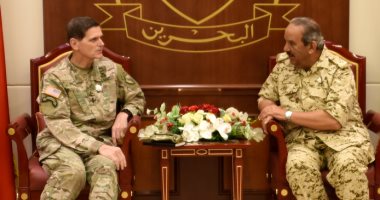 صور.. قائد عام دفاع البحرين يلتقى عسكريين من أمريكا وبريطانيا وباكستان