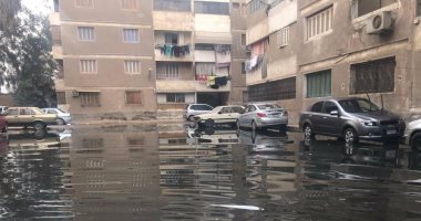 غرق شوارع قرية "الثمانين" فى كفر الشيخ بمياه الصرف الصحى