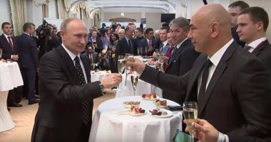حسام حسن: مسكت كأس الخمر وحييت بوتين وبعدها استغفرت الله