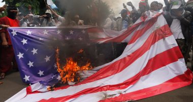 صور.. إندونيسيون يحرقون أعلام إسرائيل وأمريكا دعما للقضية الفلسطينية