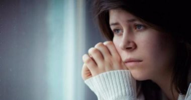 الحقى نفسك.. 4 أعراض هتقولك إنك داخلة على اكتئاب أهمها "التنفيض"