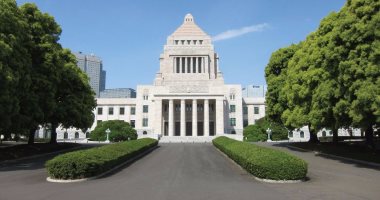 استطلاع ياباني يظهر انقسام الرأي العام حول مناقشة البرلمان لمراجعة الدستور