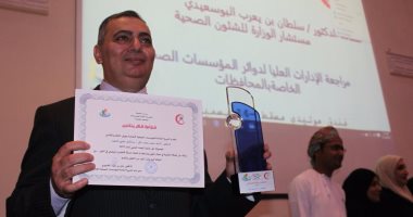 طبيب مصرى يحصل على جائزة التميز فى البحث العلمى بسلطنة عمان لعام 2017