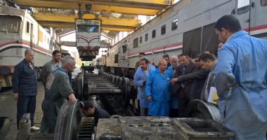 صور.. جولة مفاجئة لرئيس هيئة السكة الحديد بورش صيانة "فرز القاهرة"