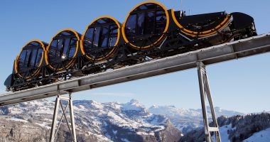 صور.. سويسرا تدشن أعلى قطار معلق فى العالم من أحد منتجعات جبال الألب
