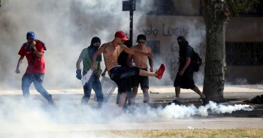 صور.. اشتباكات عنيفة بين شرطة الأرجنتين ومحتجين على إصلاحات المعاشات