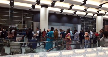 صور.. توقف حركة النقل الجوى فى مطار السنغال الجديد