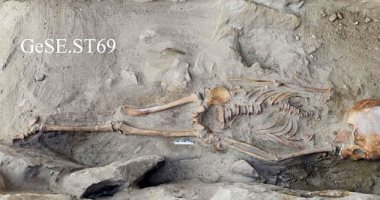 "ديلى ميل" يبرز اكتشاف مقابر الأطفال والجبانة الأثرية بـ أسوان