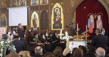 البابا يرأس جنازة ثروت باسيلى وتكثيف أمنى بمحيط كنيسة العذراء بمصر الجديدة (فيديو وصور)