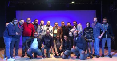 محمود شميس يحضر مسرحية "1980 وأنت طالع"