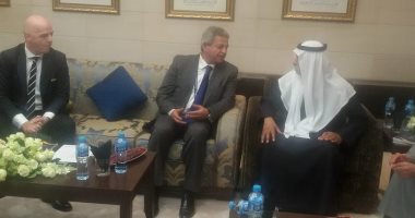 وزير الرياضة يلتقى رئيس الفيفا ووزير التسامح بدولة الإمارات