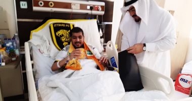 فيديو.. لاعبو اتحاد جدة يدعمون مشجع مصاب بالسرطان