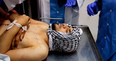 صور.. جثمان الشهيد الفلسطينى "محمد أمين عقل" فى المشرحة بالضفة الغربية