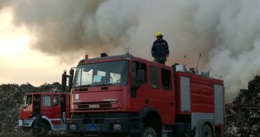 صور ..ميناء دمياط : حريق الخردة لم يؤثر على سير العمل أو الممتلكات العامة 