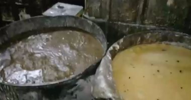 ضبط صاحب مصنع قبل ترويجه 13 طن مواد غذائية منتهية الصلاحية بمصر القديمة