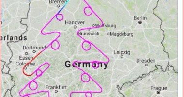 ألمانيا تحتفل بالكريسماس من خلال رسم مسار طائرة إيرباص بشكل شجرة الميلاد