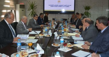 وزير البيئة يناقش تنفيذ منظومة إدارة المخلفات الصلبة فى مصر